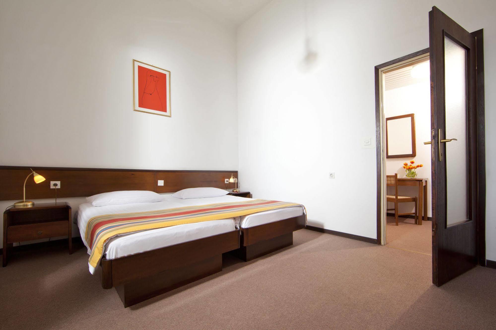 Hotel Opatija Ngoại thất bức ảnh