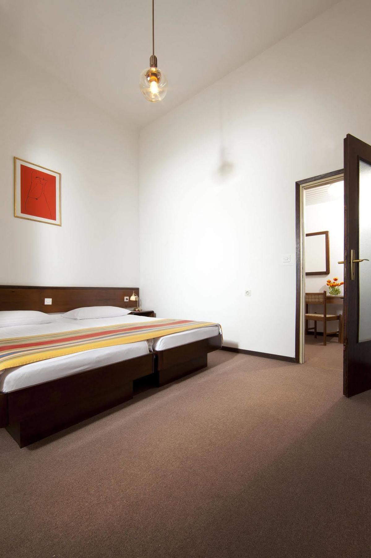 Hotel Opatija Ngoại thất bức ảnh