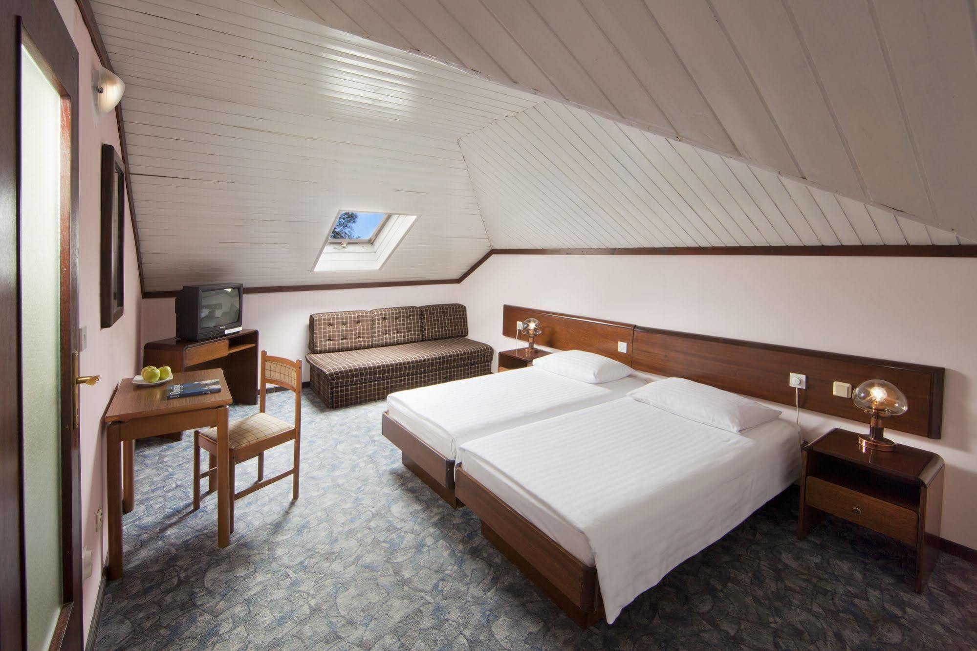 Hotel Opatija Ngoại thất bức ảnh